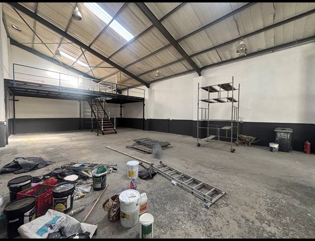 275M² WAREHOUSE TO LET IN STRAND INDUSTRIA